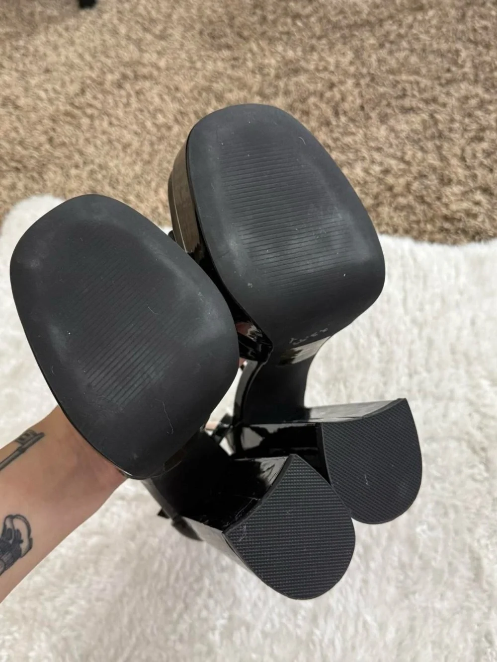 Mall goth vampy vixen black vinyl patent leather chunky platform heels | size 8